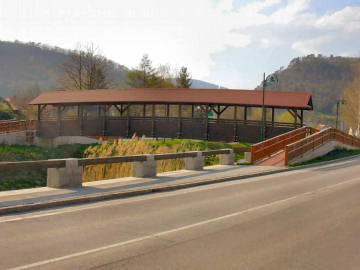 Covered Bridge in Enzesfeld, Austria Photos by Gregor Wenda May 8, 2005