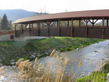 Covered Bridge in Enzesfeld, Austria Photos by Gregor Wenda May 8, 2005