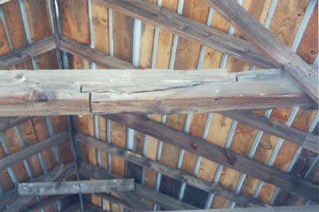 Scott Bridge - Broken Tie-beam near westerly end. Photo by Wilfred Thompson 02/24/02