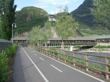Bolzano, South Tyrol Covered Bridge Photos by Gregor Wenda July 3, 2005