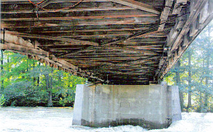 Scott Covered Bridge rotting cribbage on middle pier
