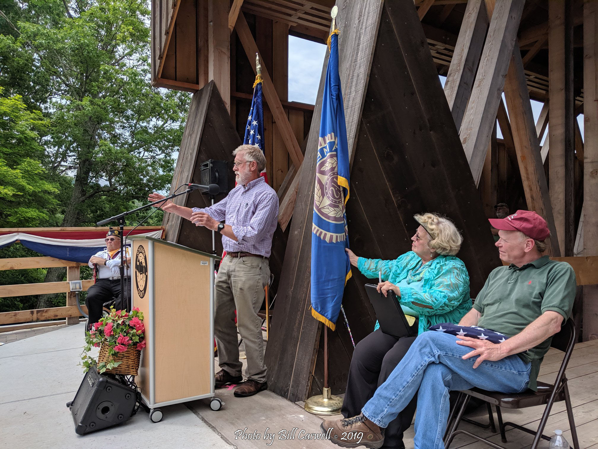 Alf-Strom, great-grandson of Nichols Powers, speaks to the crowd